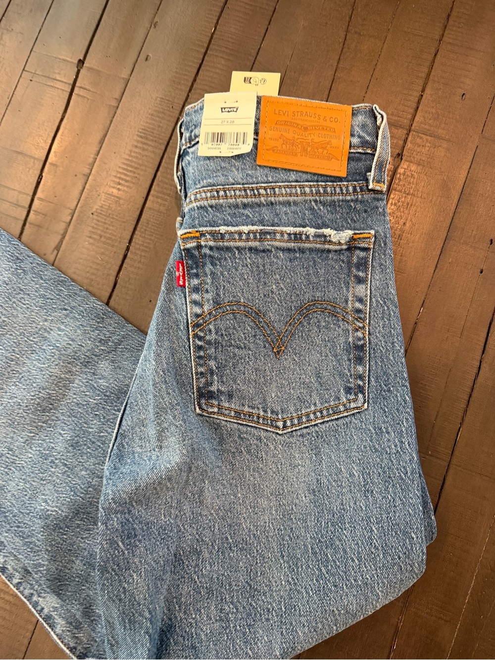 🔥NWT LEVI’S Wedgie Straight leg Jeans size 27Wx28L Women’s Brand new - Picture 2 of 9
